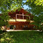 Chalet - Dans Le Carmazin *