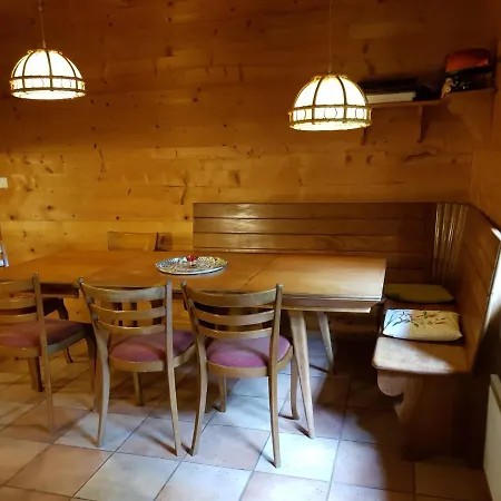 - Dans Le Carmazin Chalet *