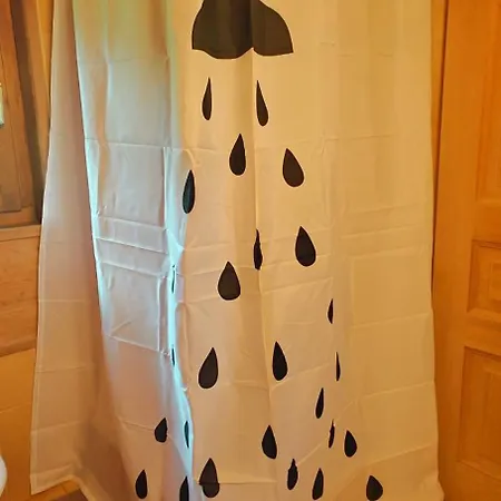 - Dans Le Carmazin *