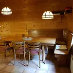 - Dans Le Carmazin Chalet *